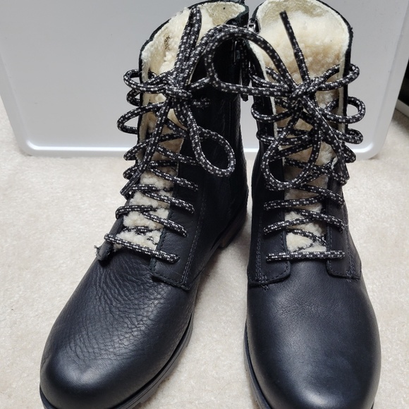 Sorel Shoes - BRAND NEW EMELIE SOREL  LEATHER BOOTS